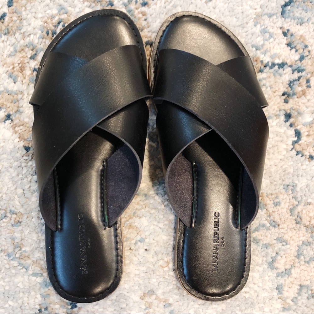Women’s black sliders size 6